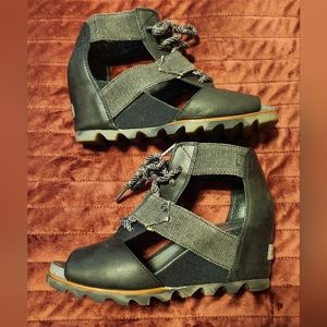 Sorel Joanie black leather and canvas peep toe wedges sz 7.5 Exc Condition